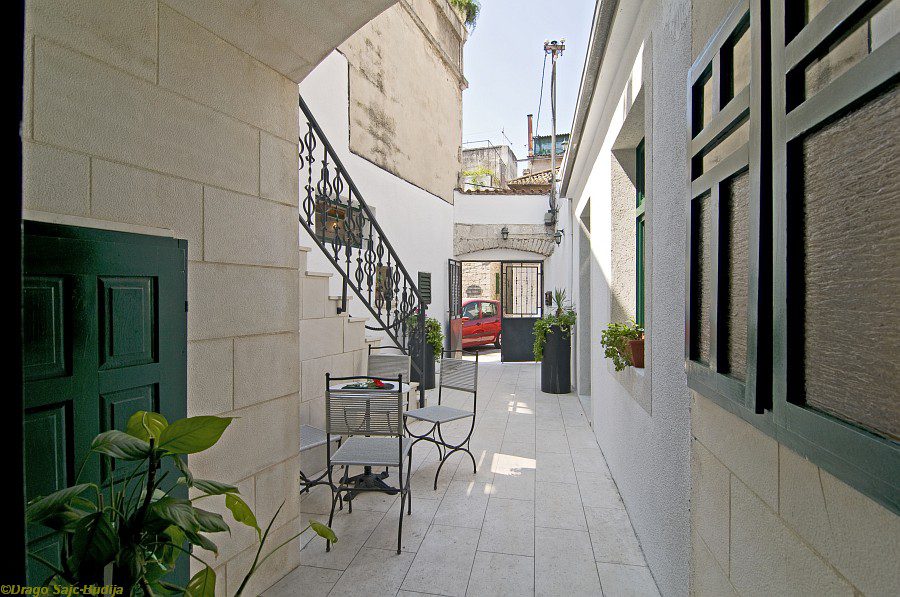 Villa Toni courtyard
