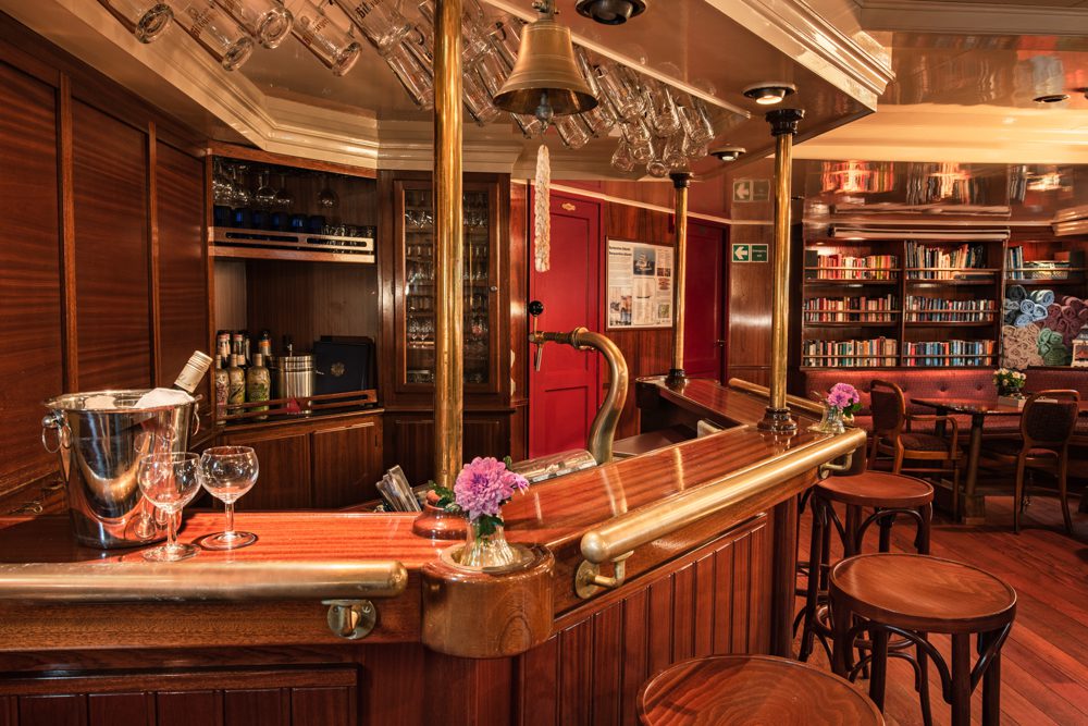 Atlantis_Boat_-bar