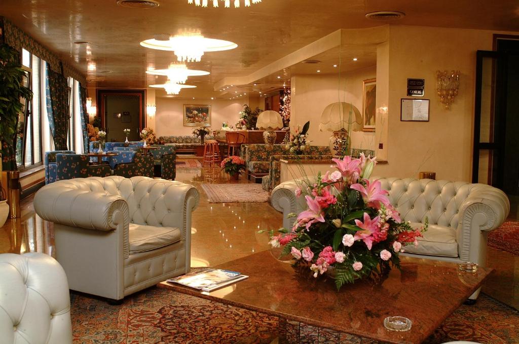 Hall of Hotel Leonardo da Vinci Sassari